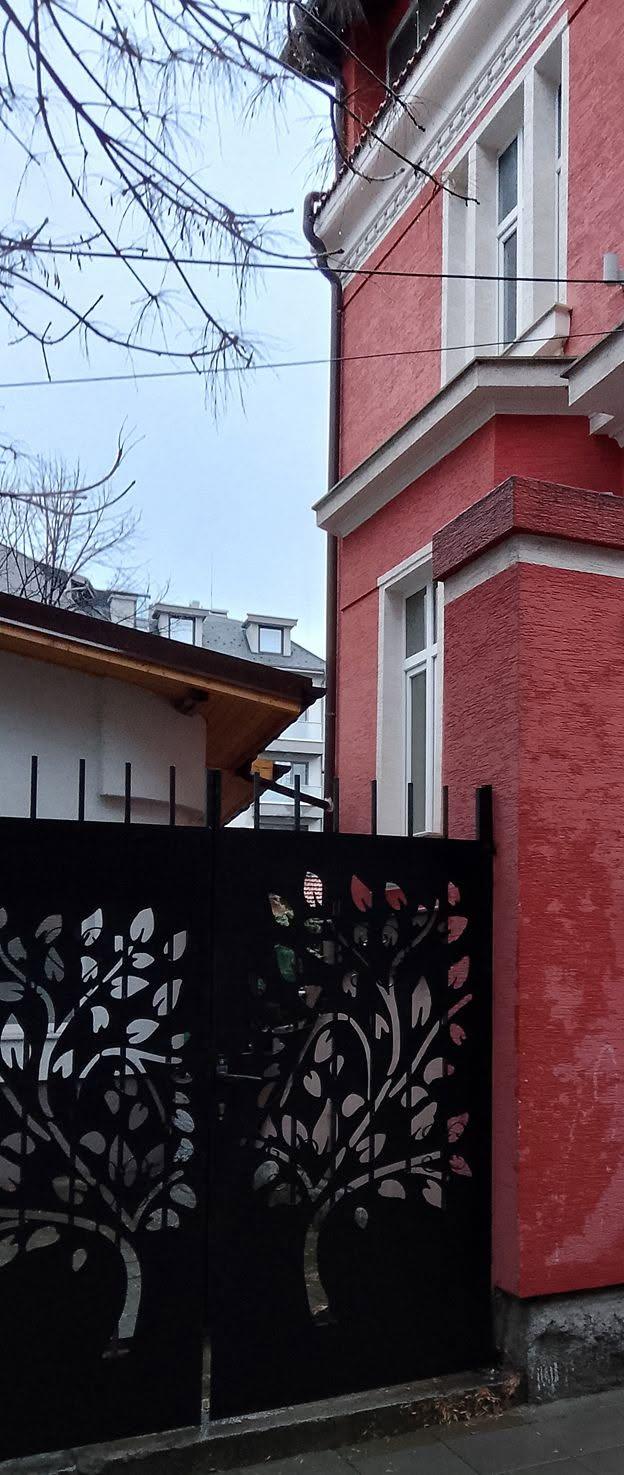 Ажурна врата монтирана